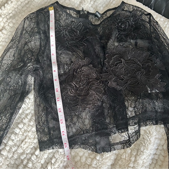 Black Lace Floral Crop Top - Picture 6 of 9